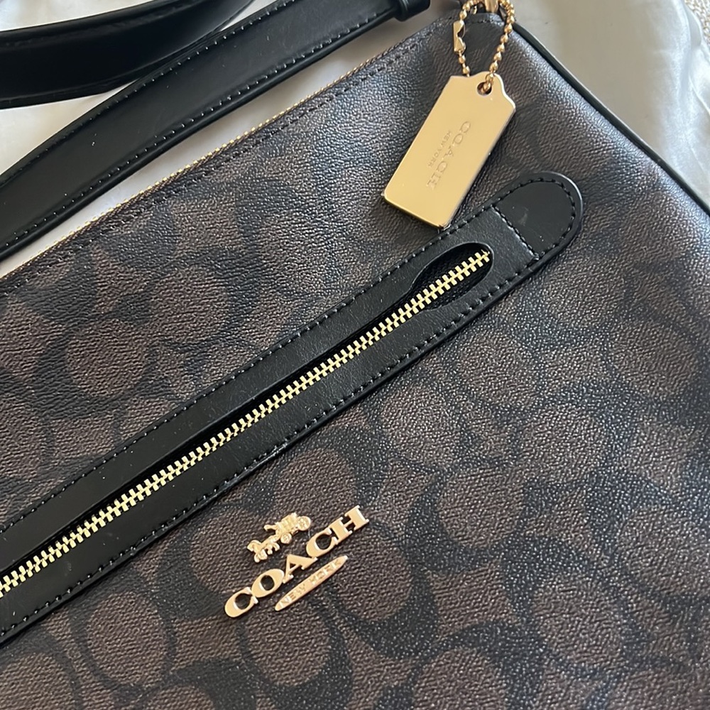 Coach Crossbody Bag black and brown gold detail - Picture 2 of 4